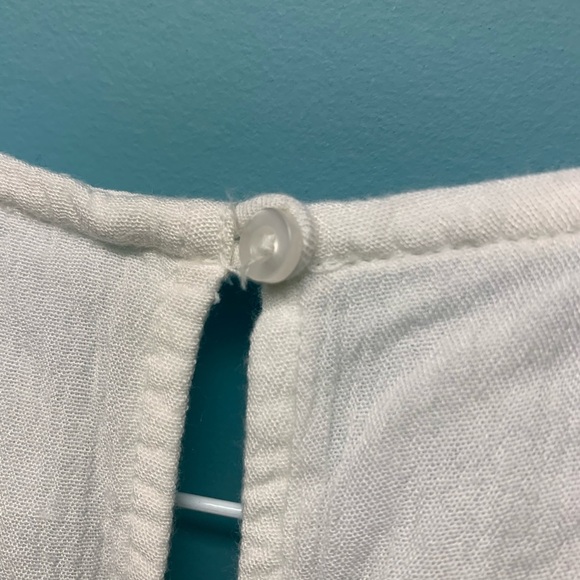 A&F halter top🤍 - Picture 6 of 8